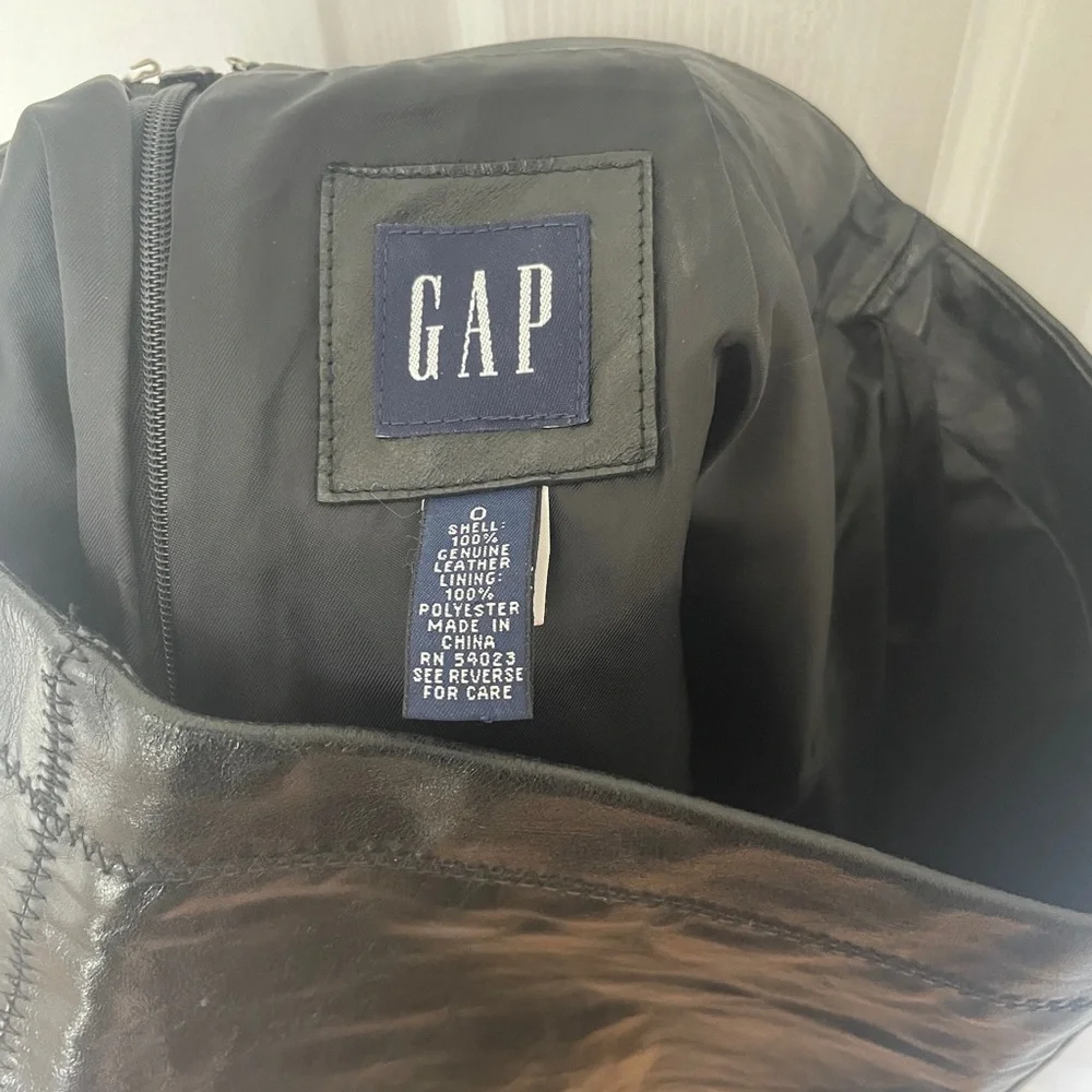 GAP Black Leather Skirt - Picture 3 of 6